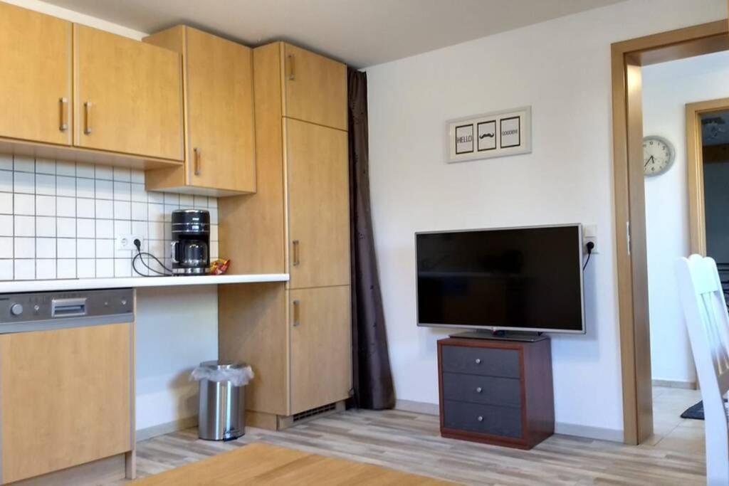 Ruhige Ferienwohnung Inklusive Garten Souterrain - Neu Renoviert Lachen Dış mekan fotoğraf