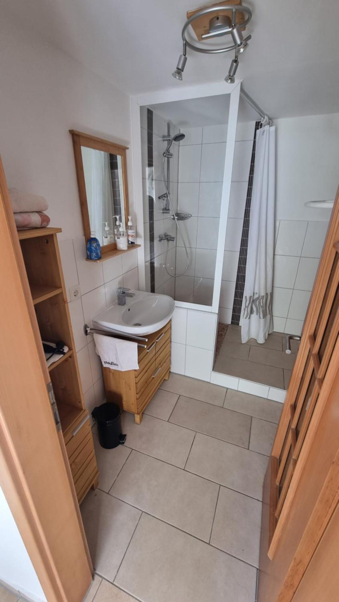 Ruhige Ferienwohnung Inklusive Garten Souterrain - Neu Renoviert Lachen Dış mekan fotoğraf